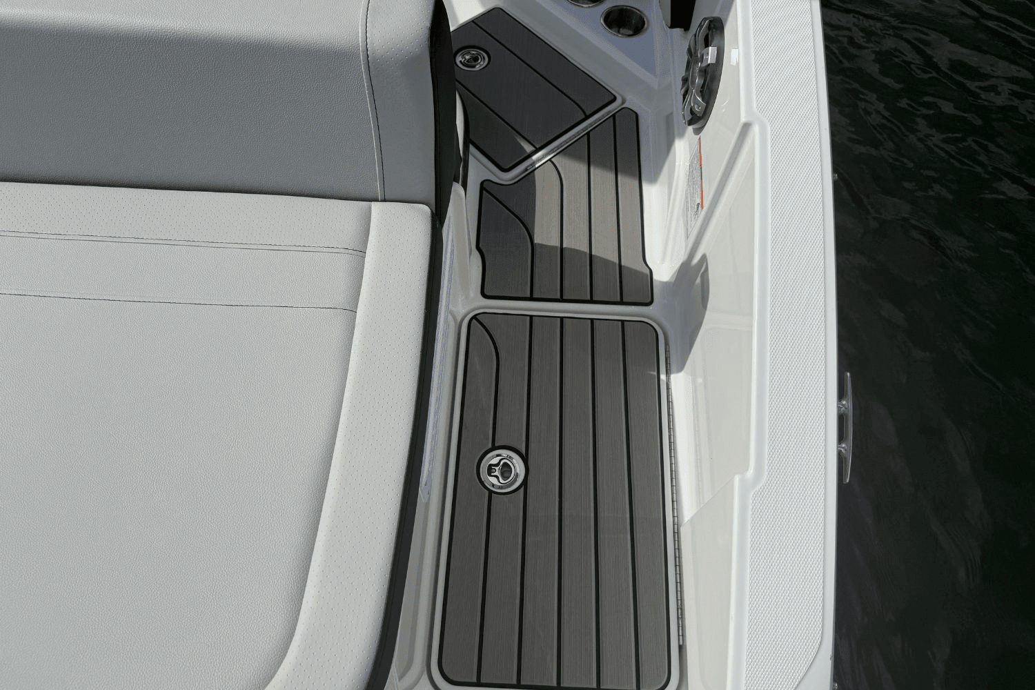 2025 Sea Ray SPX 210 Image Thumbnail #10