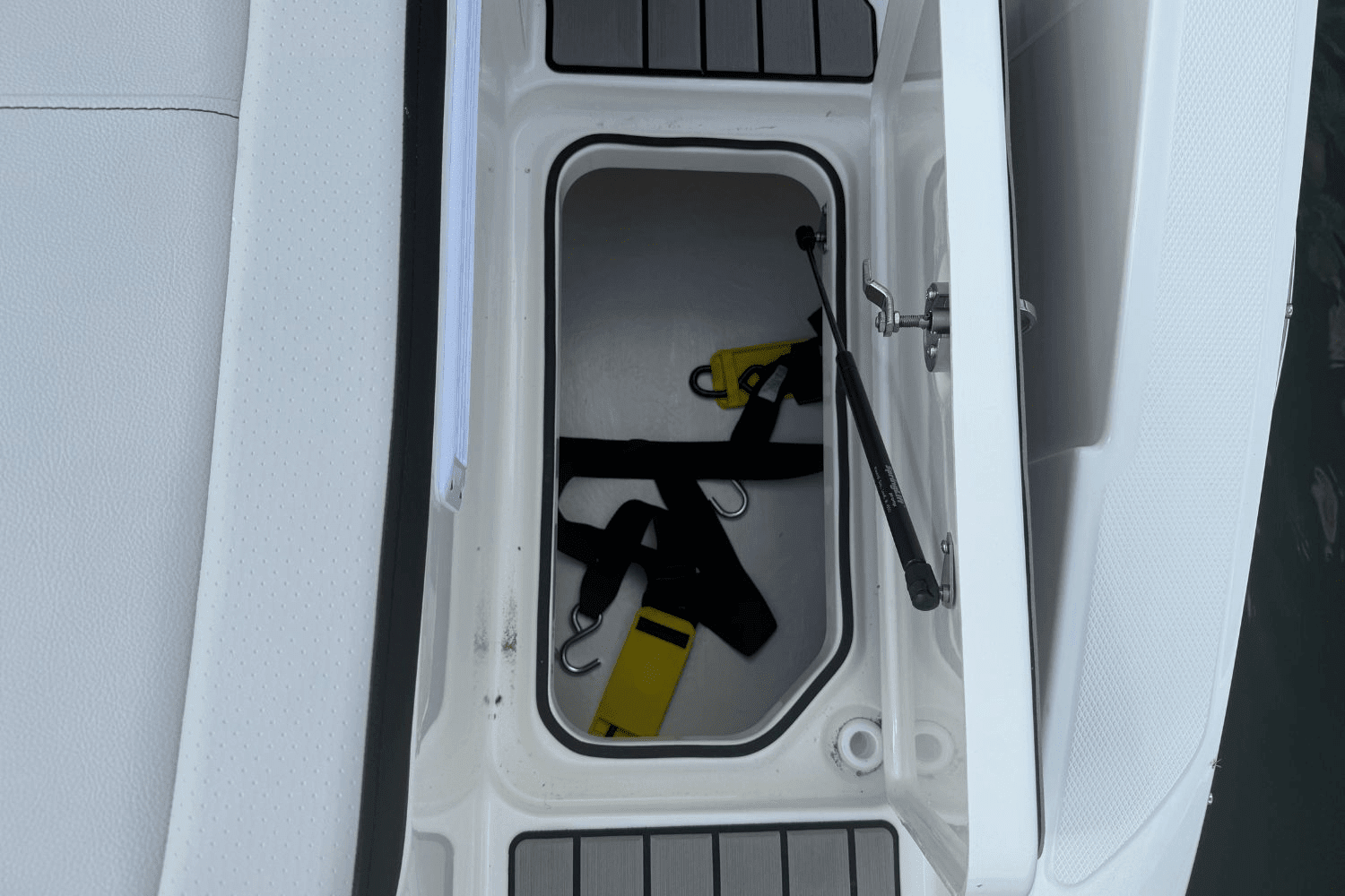 2025 Sea Ray SPX 210 Image Thumbnail #11