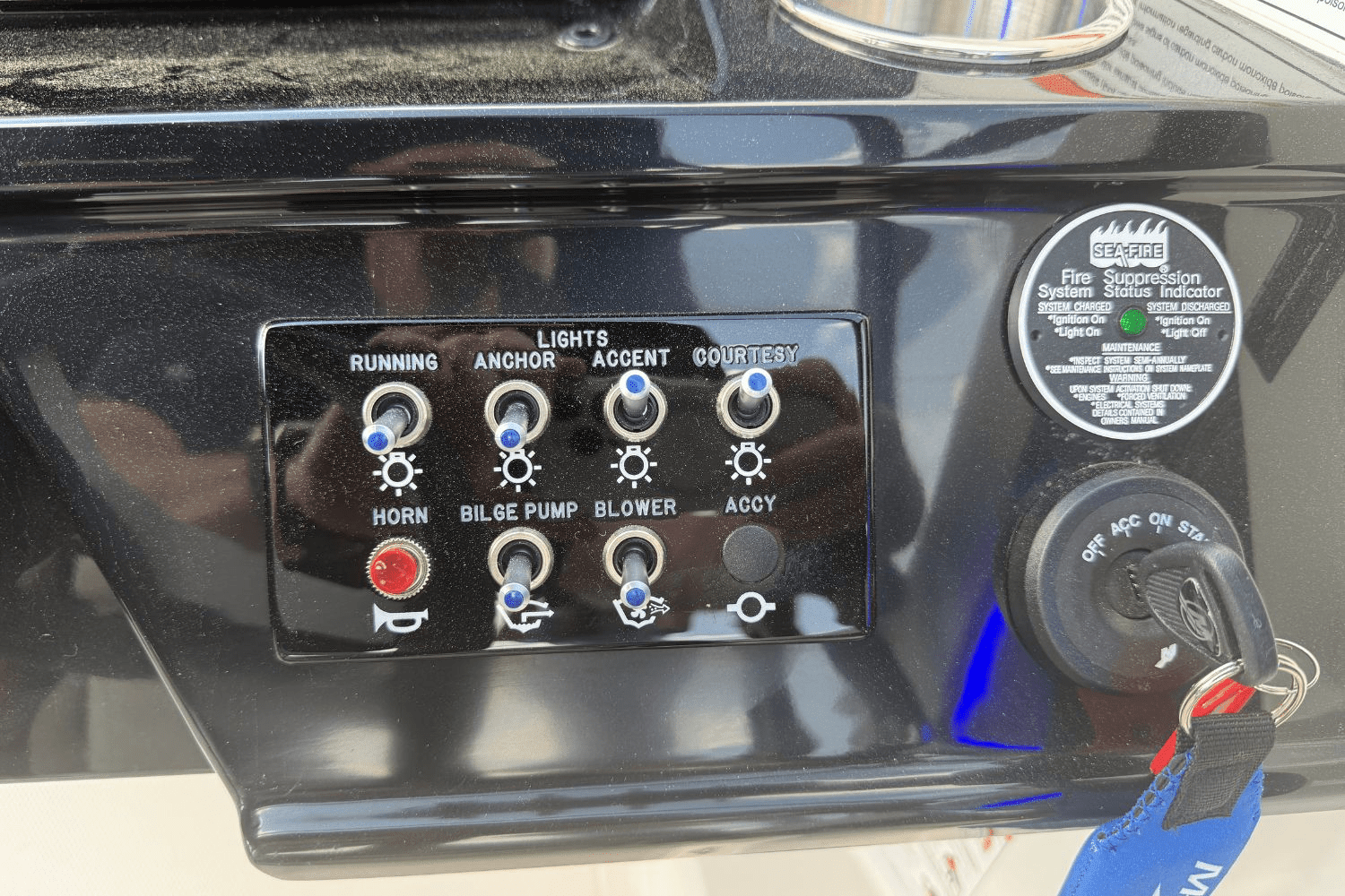 2025 Sea Ray SPX 210 Image Thumbnail #19