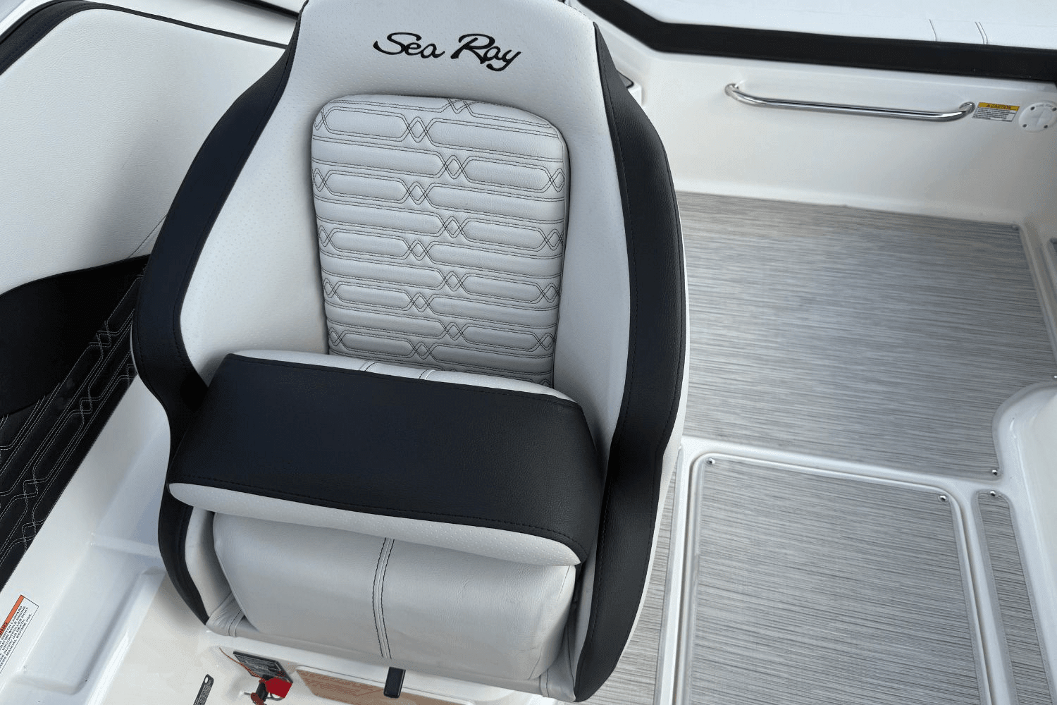 2025 Sea Ray SPX 210 Image Thumbnail #15