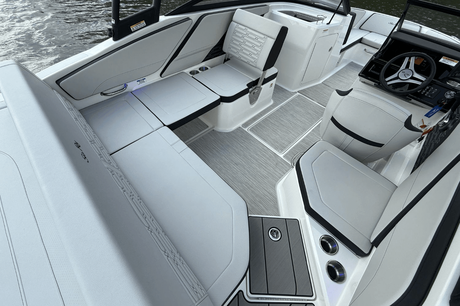 2025 Sea Ray SPX 210 Image Thumbnail #12