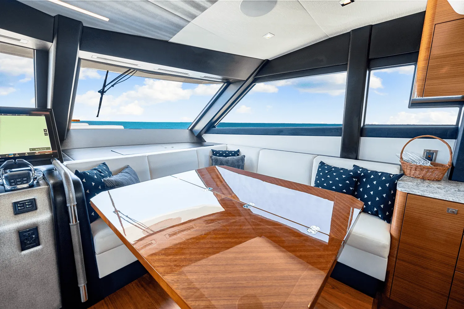 2018 Ocean Alexander
                                                             70E Image Thumbnail #87