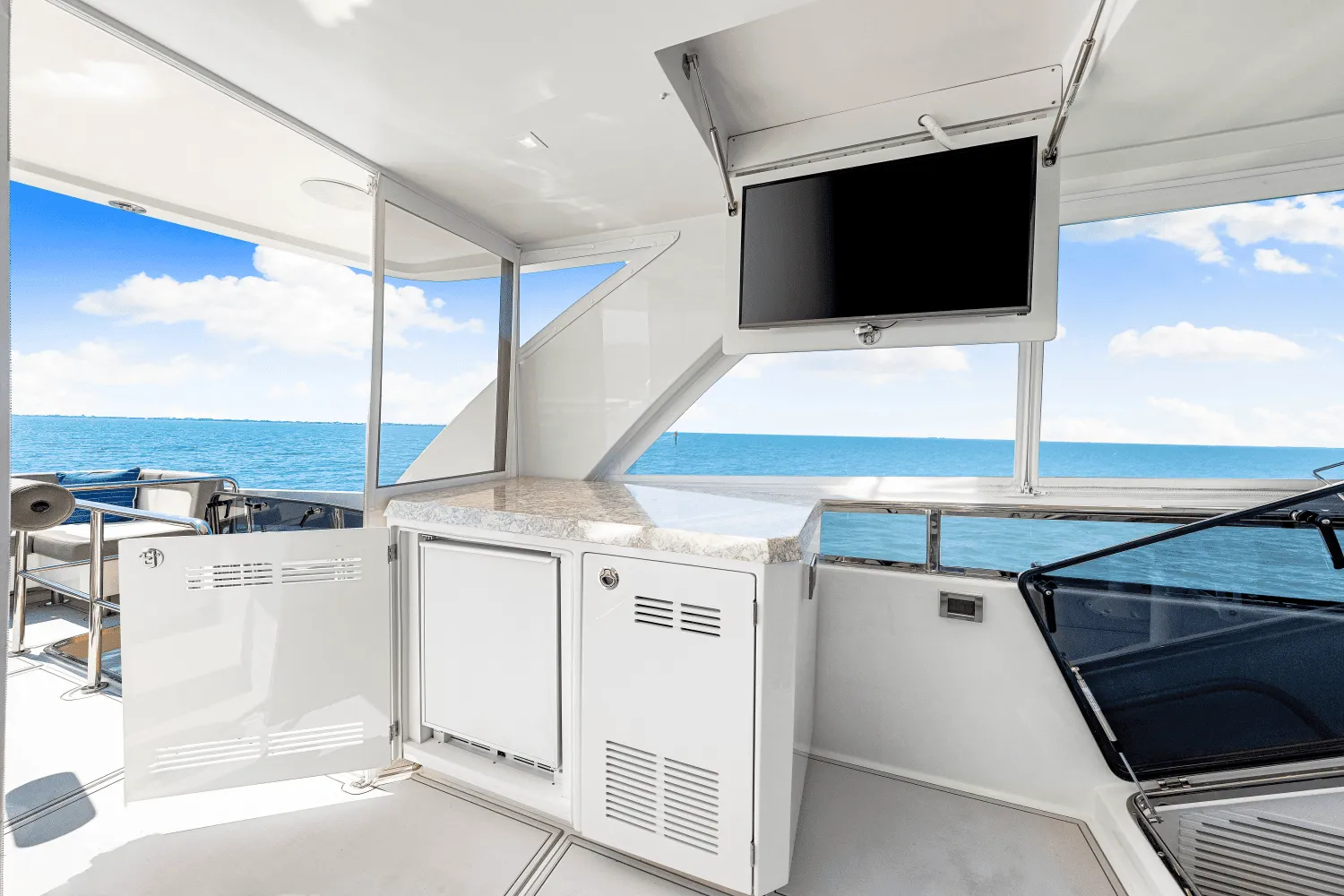 2018 Ocean Alexander
                                                             70E Image Thumbnail #48