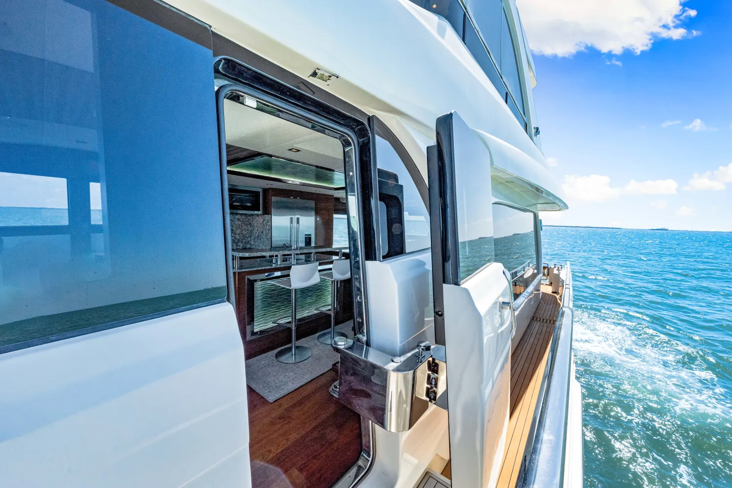 2018 Ocean Alexander
                                                             70E Image Thumbnail #36