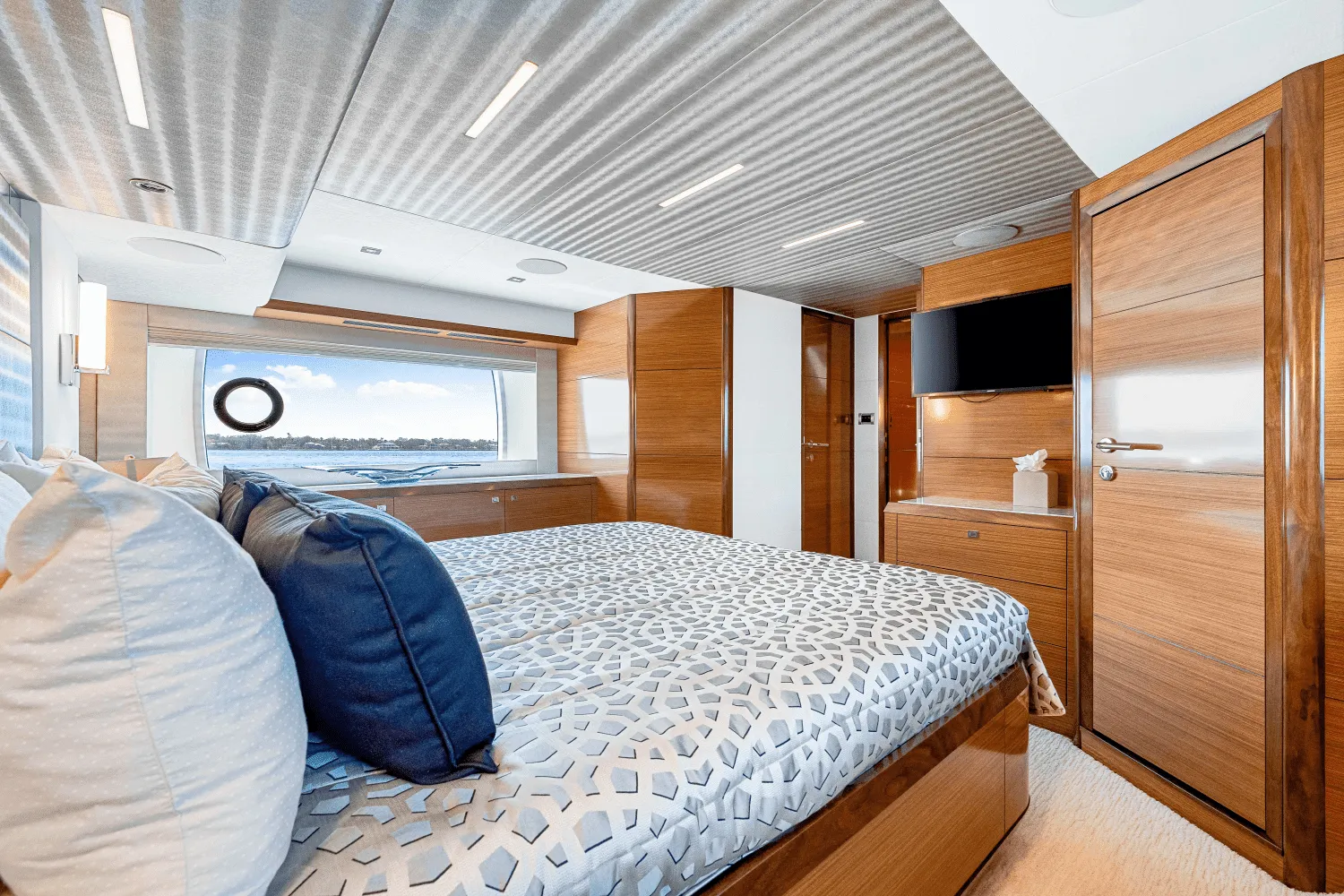 2018 Ocean Alexander
                                                             70E Image Thumbnail #95