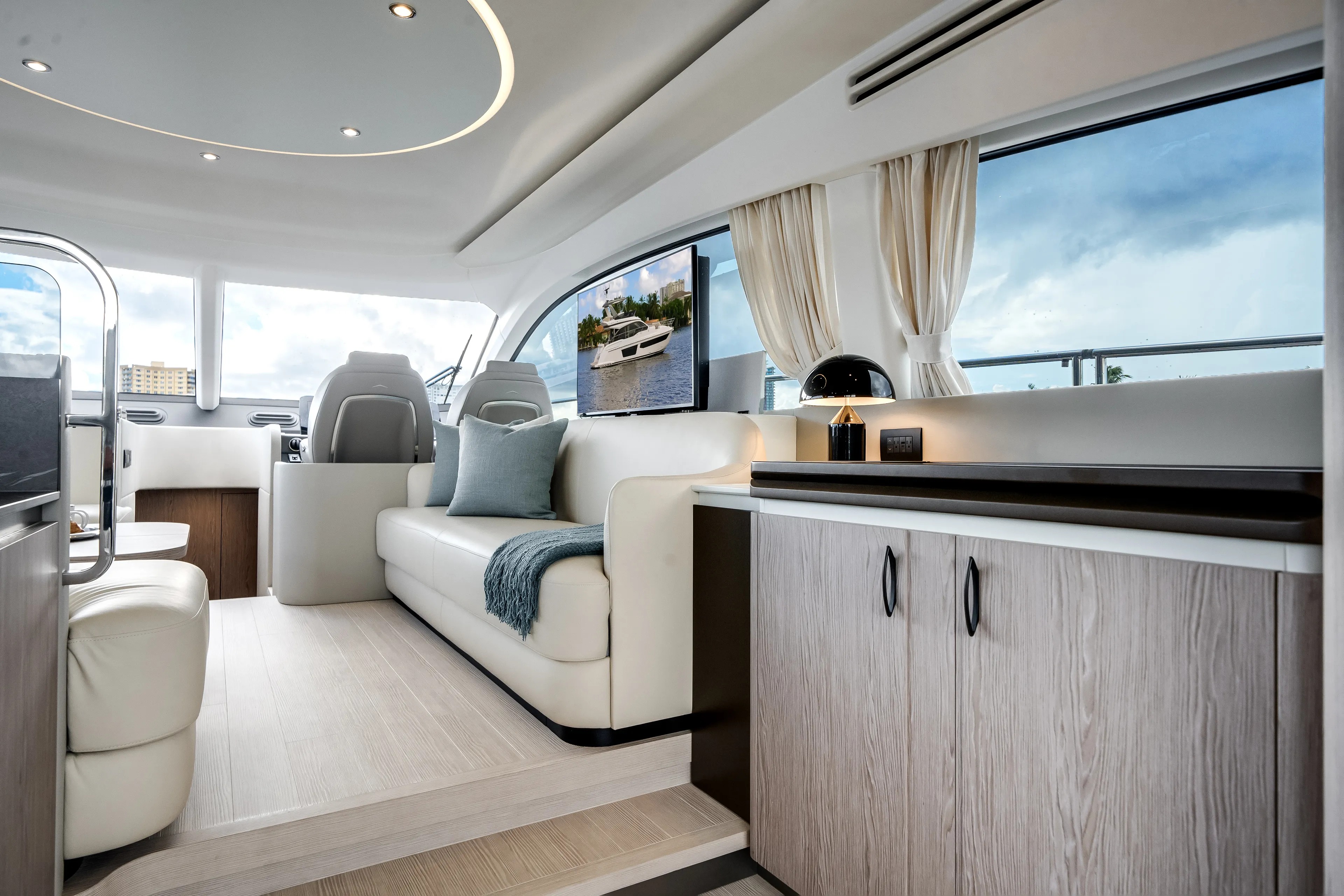 2026 Azimut Fly 53 Image Thumbnail #28