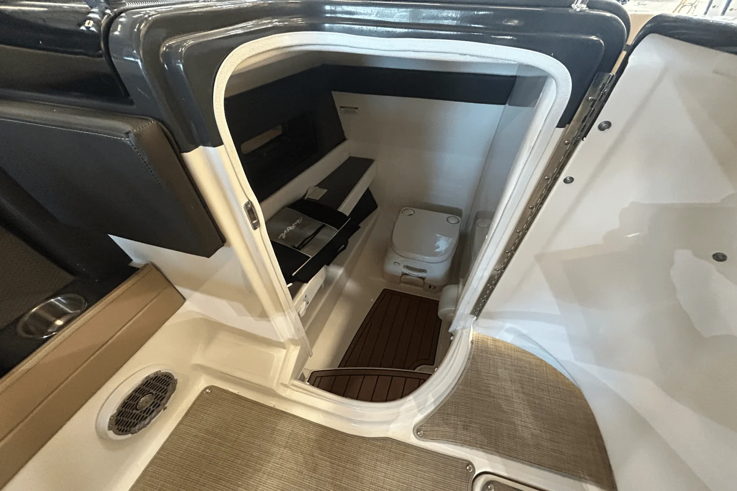 2017 Sea Ray 250 SLX Image Thumbnail #19