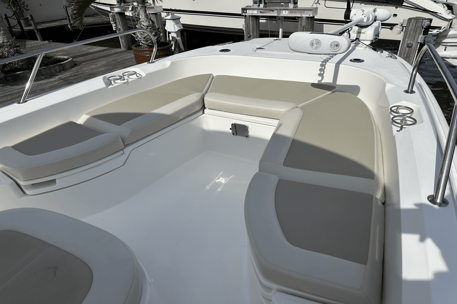 2019 Boston Whaler 270 DAUNTLESS Image Thumbnail #6