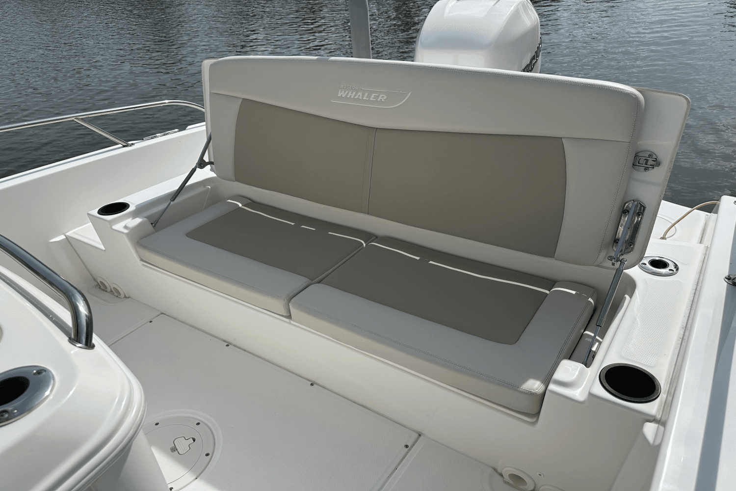 2019 Boston Whaler 270 DAUNTLESS Image Thumbnail #14