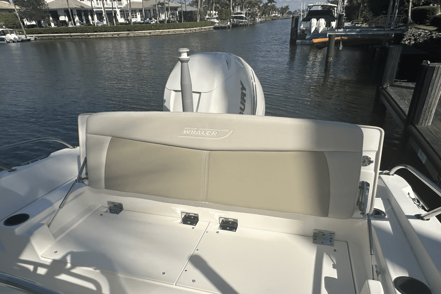 2019 Boston Whaler 270 DAUNTLESS Image Thumbnail #5