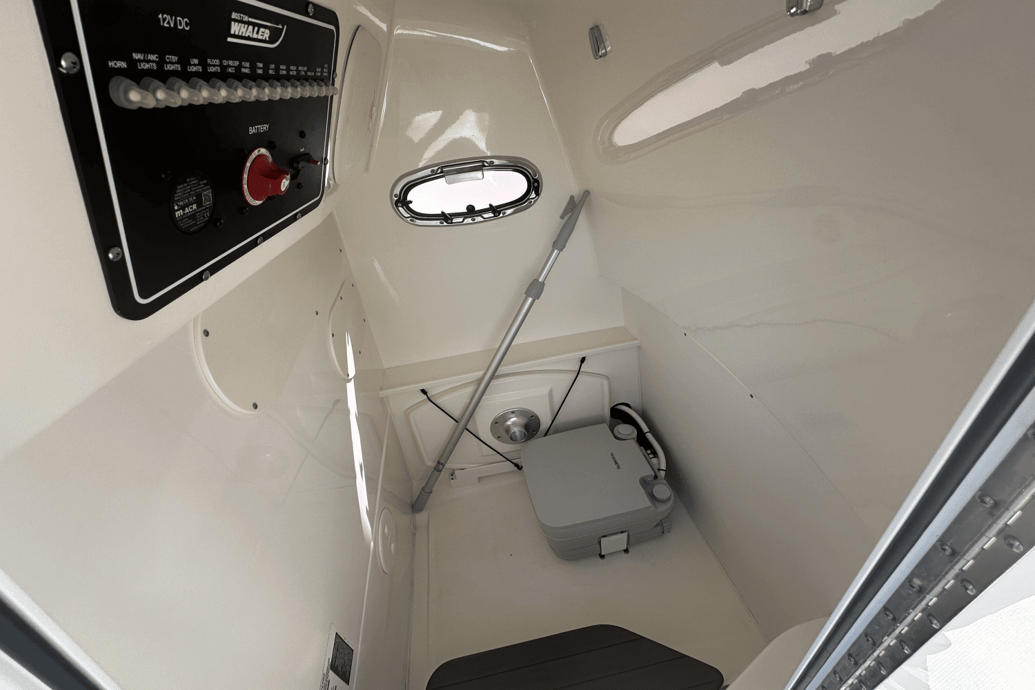 2019 Boston Whaler 270 DAUNTLESS Image Thumbnail #8