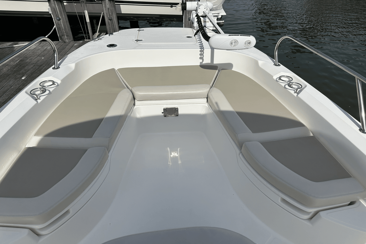 2019 Boston Whaler 270 DAUNTLESS Image Thumbnail #5