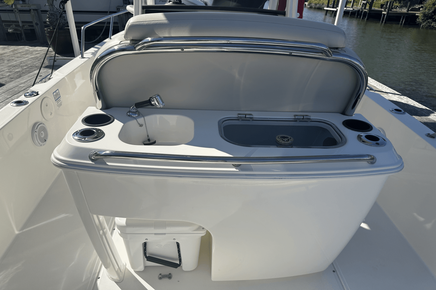 2019 Boston Whaler 270 DAUNTLESS Image Thumbnail #6