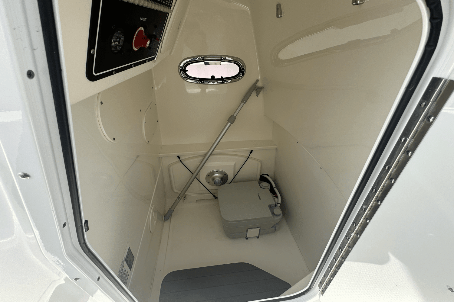 2019 Boston Whaler 270 DAUNTLESS Image Thumbnail #11