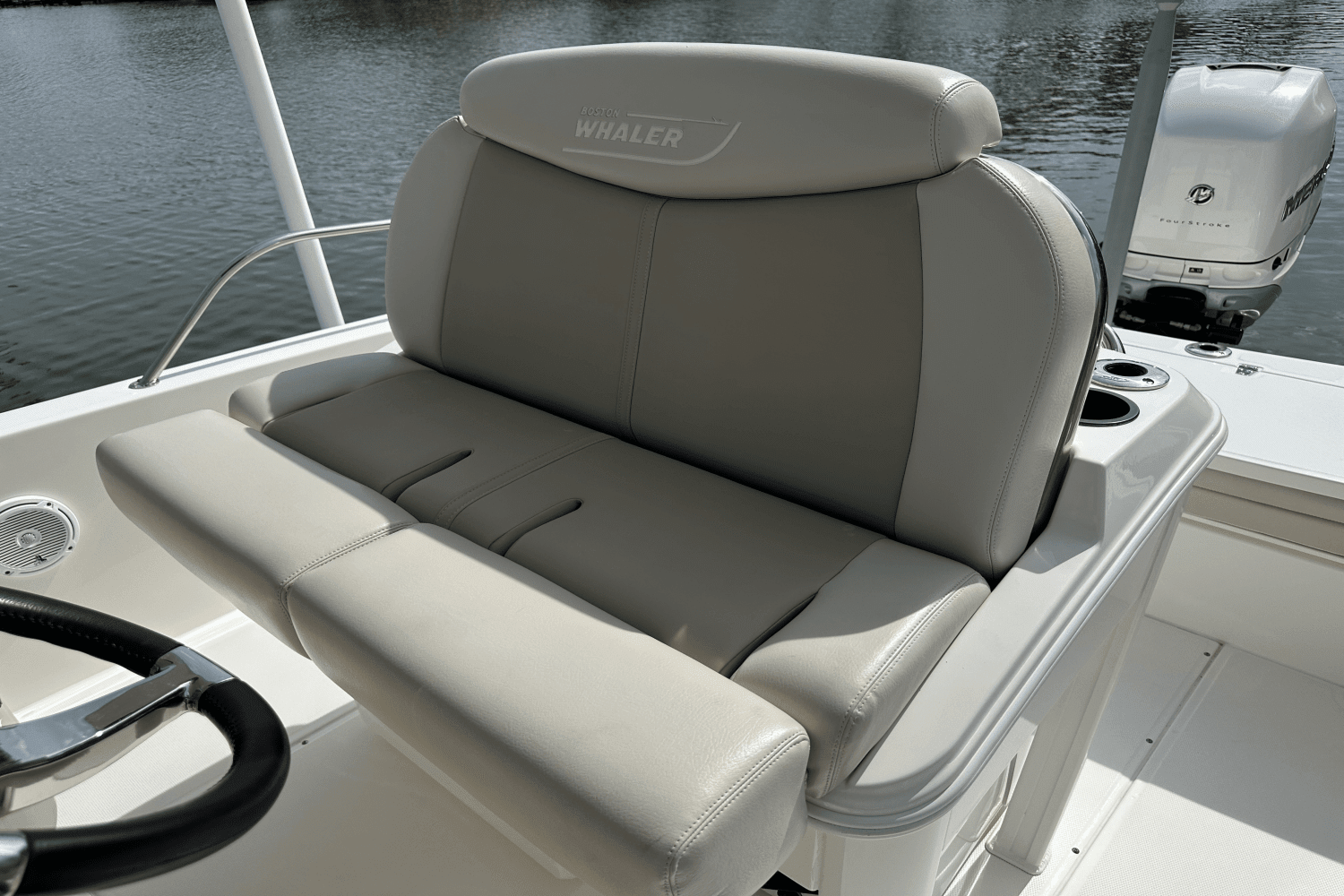 2019 Boston Whaler 270 DAUNTLESS Image Thumbnail #28