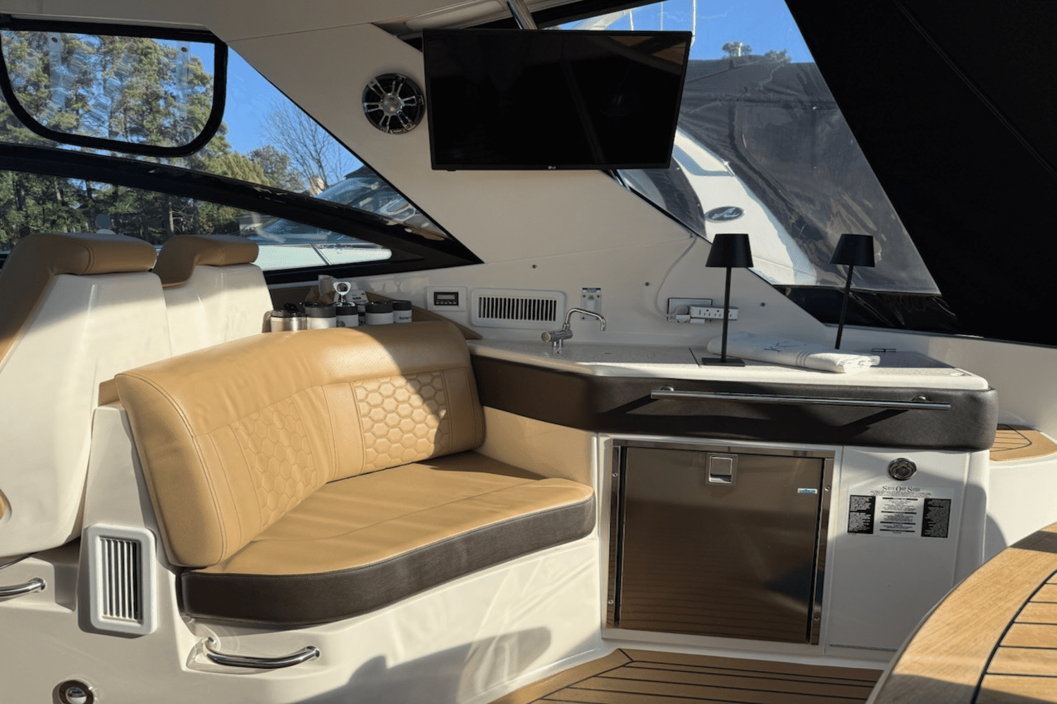 2020 Sea Ray 320 Image Thumbnail #8