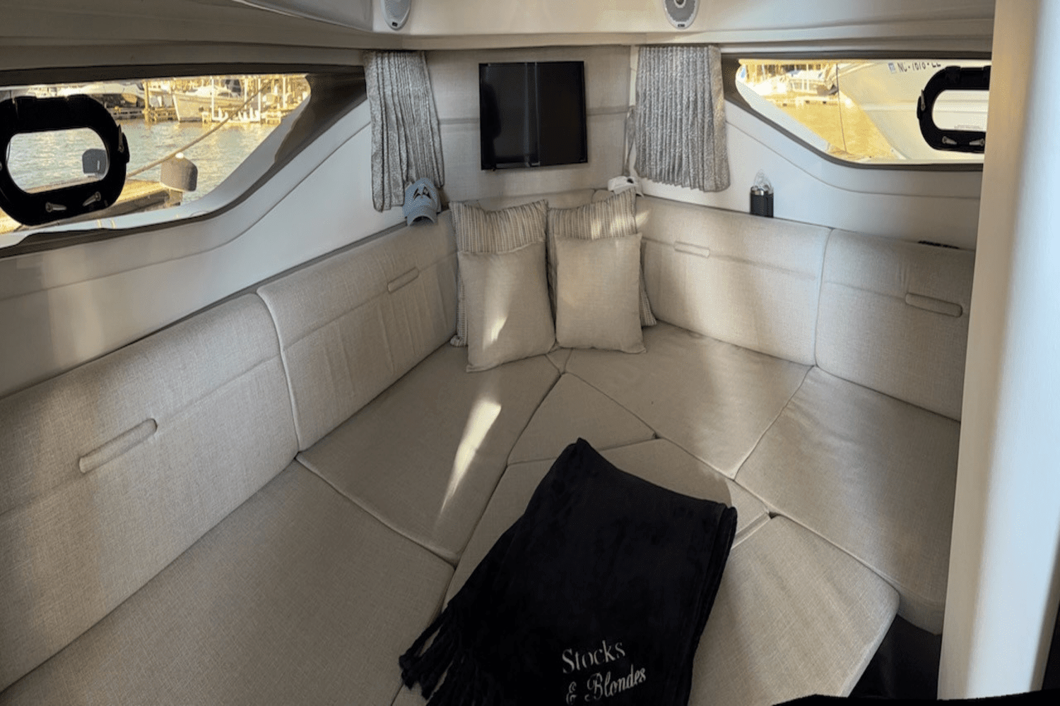 2020 Sea Ray 320 Image Thumbnail #24