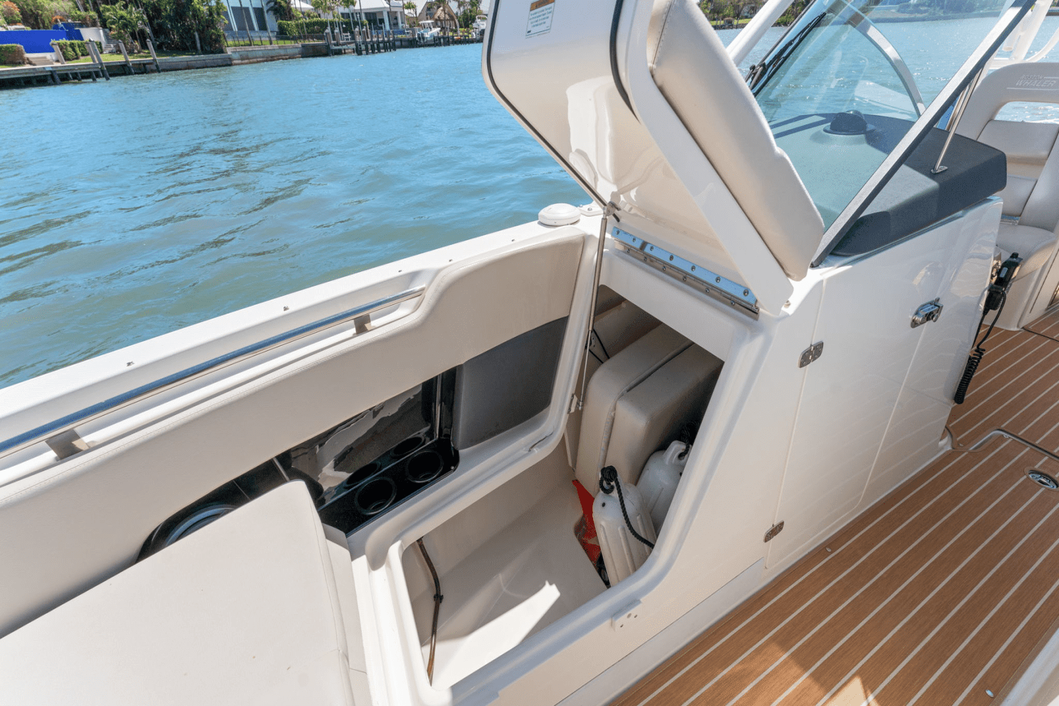 2018 Boston Whaler 270 VANTAGE Image Thumbnail #14