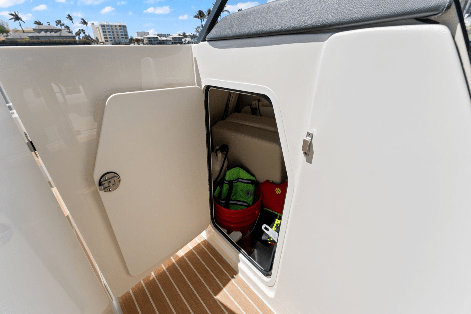 2018 Boston Whaler 270 VANTAGE Image Thumbnail #15