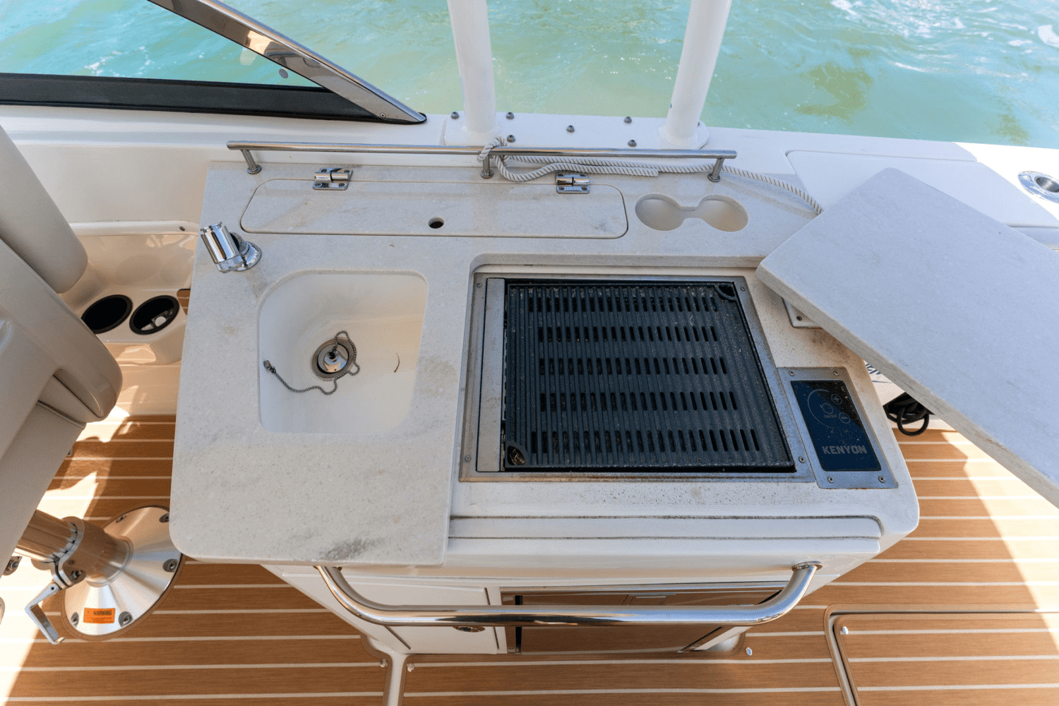 2018 Boston Whaler 270 VANTAGE Image Thumbnail #37