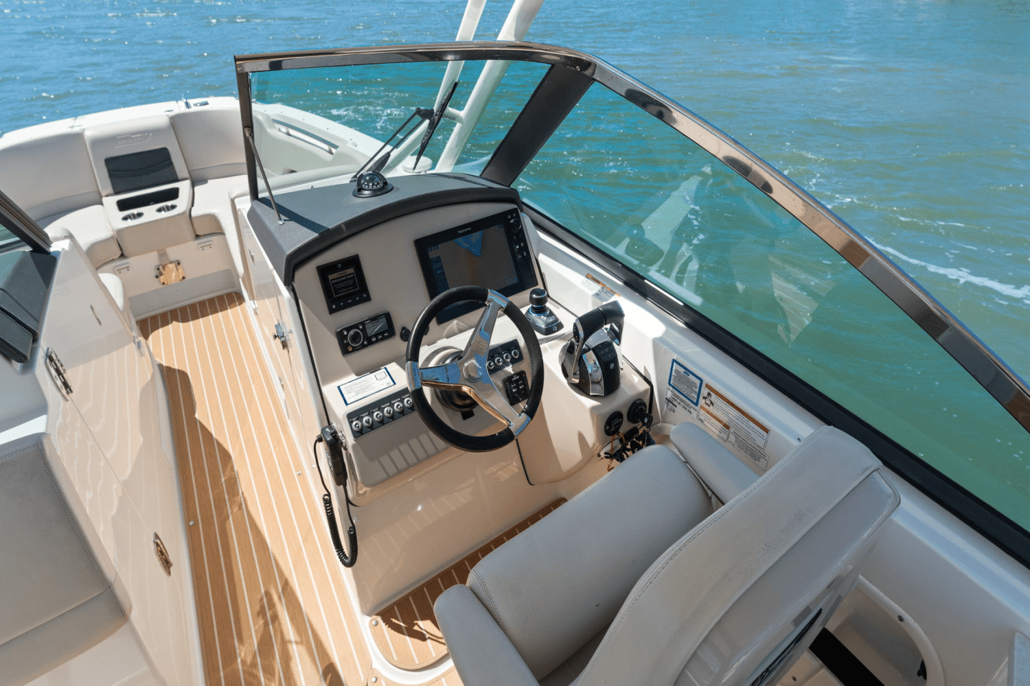 2018 Boston Whaler 270 VANTAGE Image Thumbnail #19