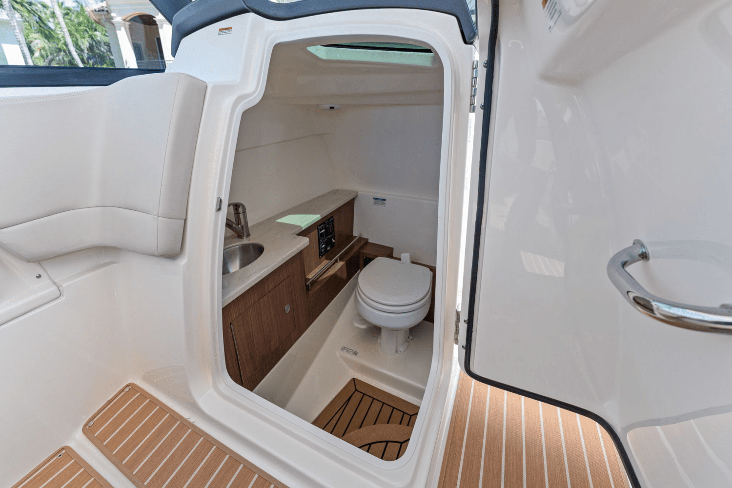 2018 Boston Whaler 270 VANTAGE Image Thumbnail #39
