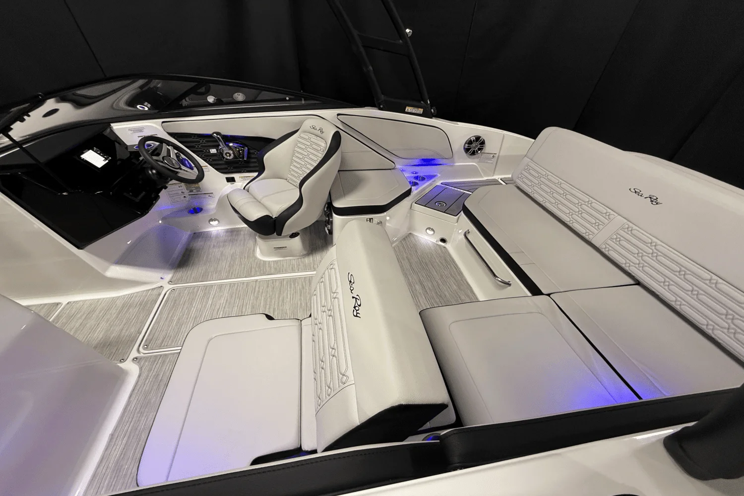 2025 Sea Ray SPX 210 Outboard Image Thumbnail #11