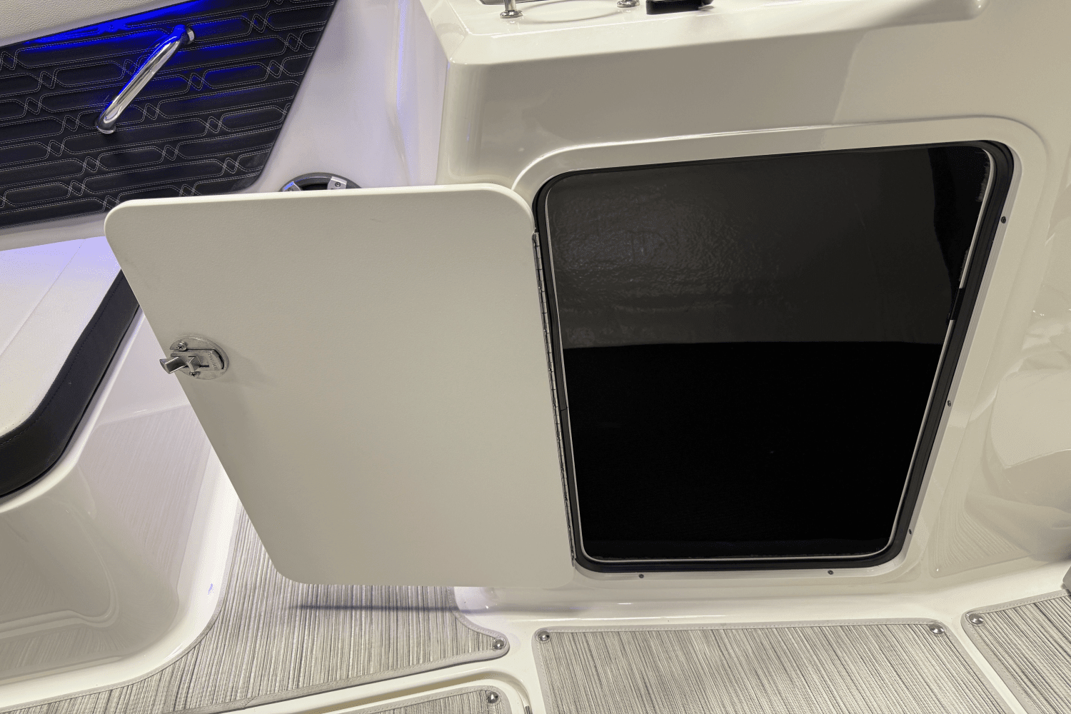 2025 Sea Ray SPX 210 Outboard Image Thumbnail #57