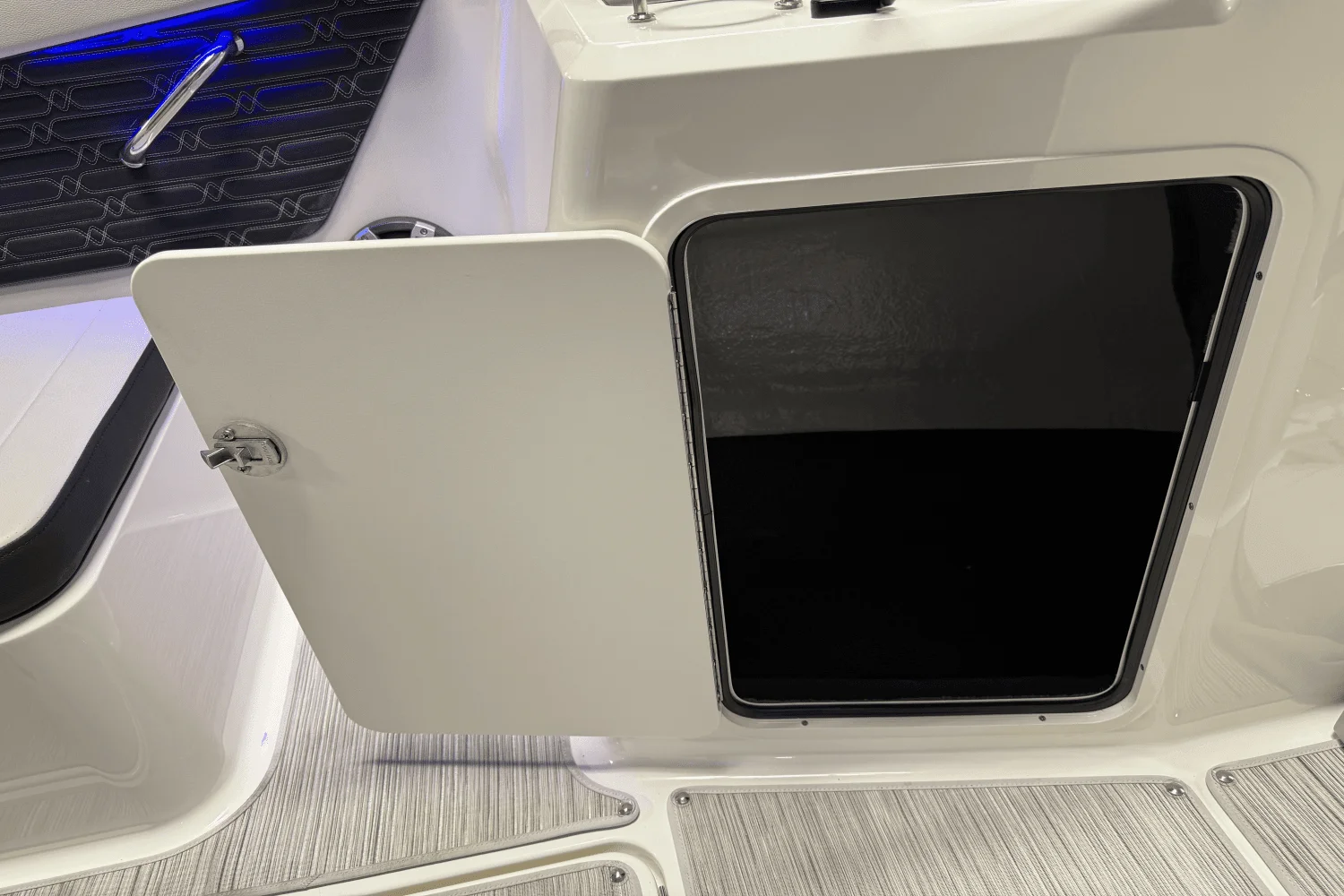 2025 Sea Ray SPX 210 Outboard Image Thumbnail #57