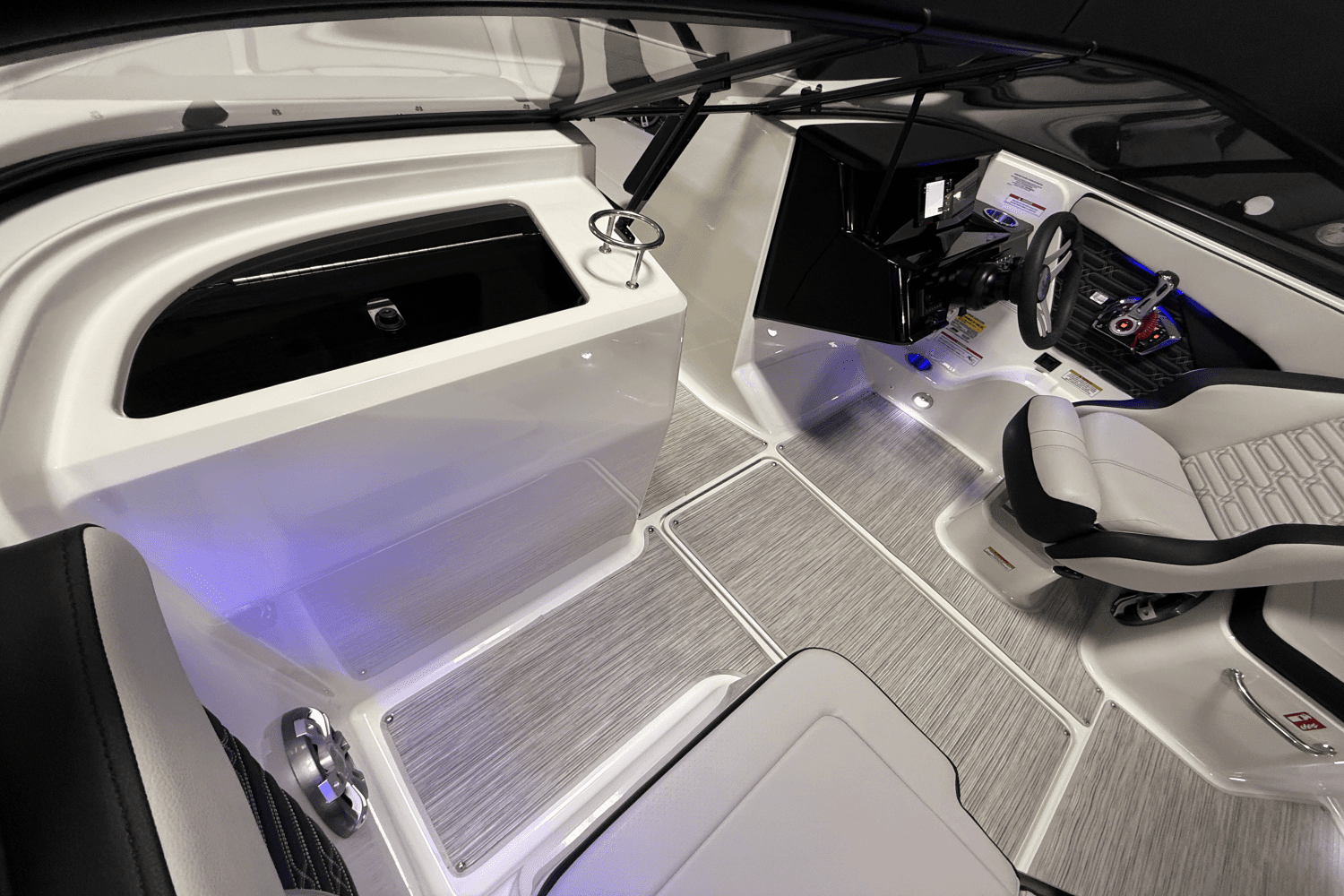 2025 Sea Ray SPX 210 Outboard Image Thumbnail #15