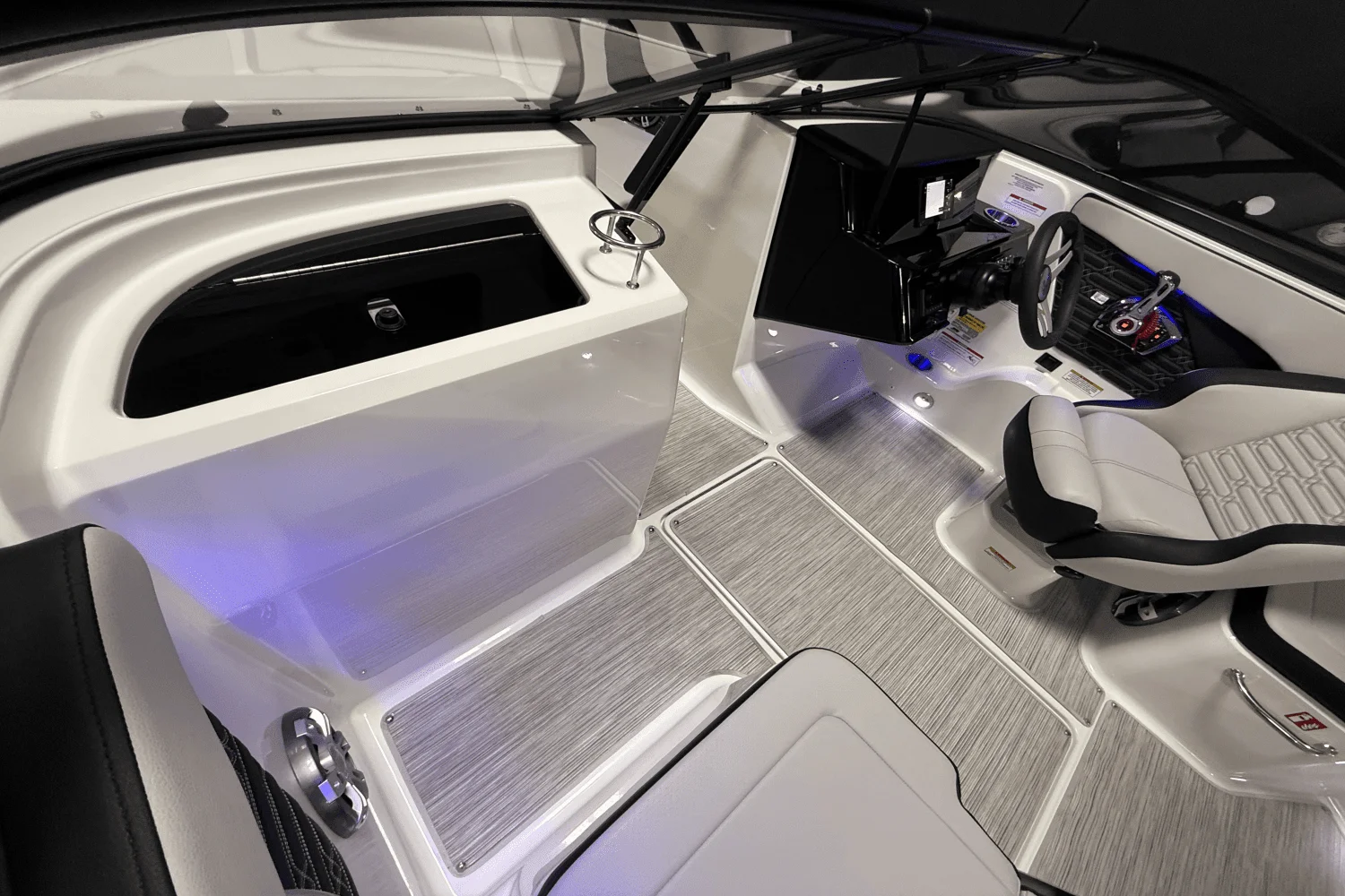 2025 Sea Ray SPX 210 Outboard Image Thumbnail #15