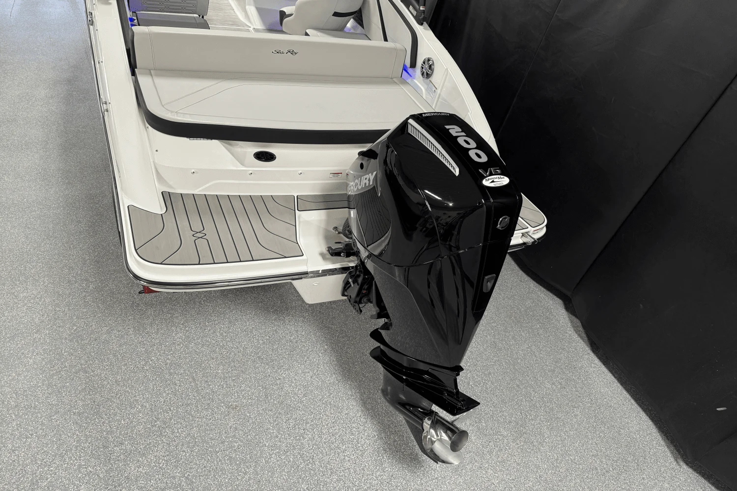 2025 Sea Ray SPX 210 Outboard Image Thumbnail #8