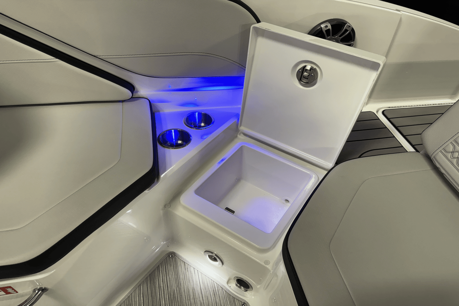 2025 Sea Ray SPX 210 Outboard Image Thumbnail #33