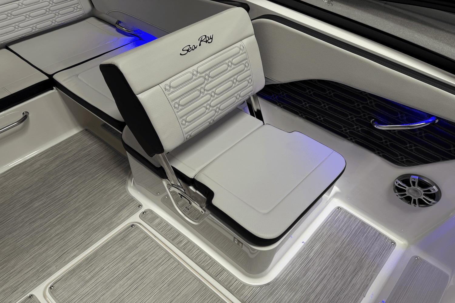 2025 Sea Ray SPX 210 Outboard Image Thumbnail #50