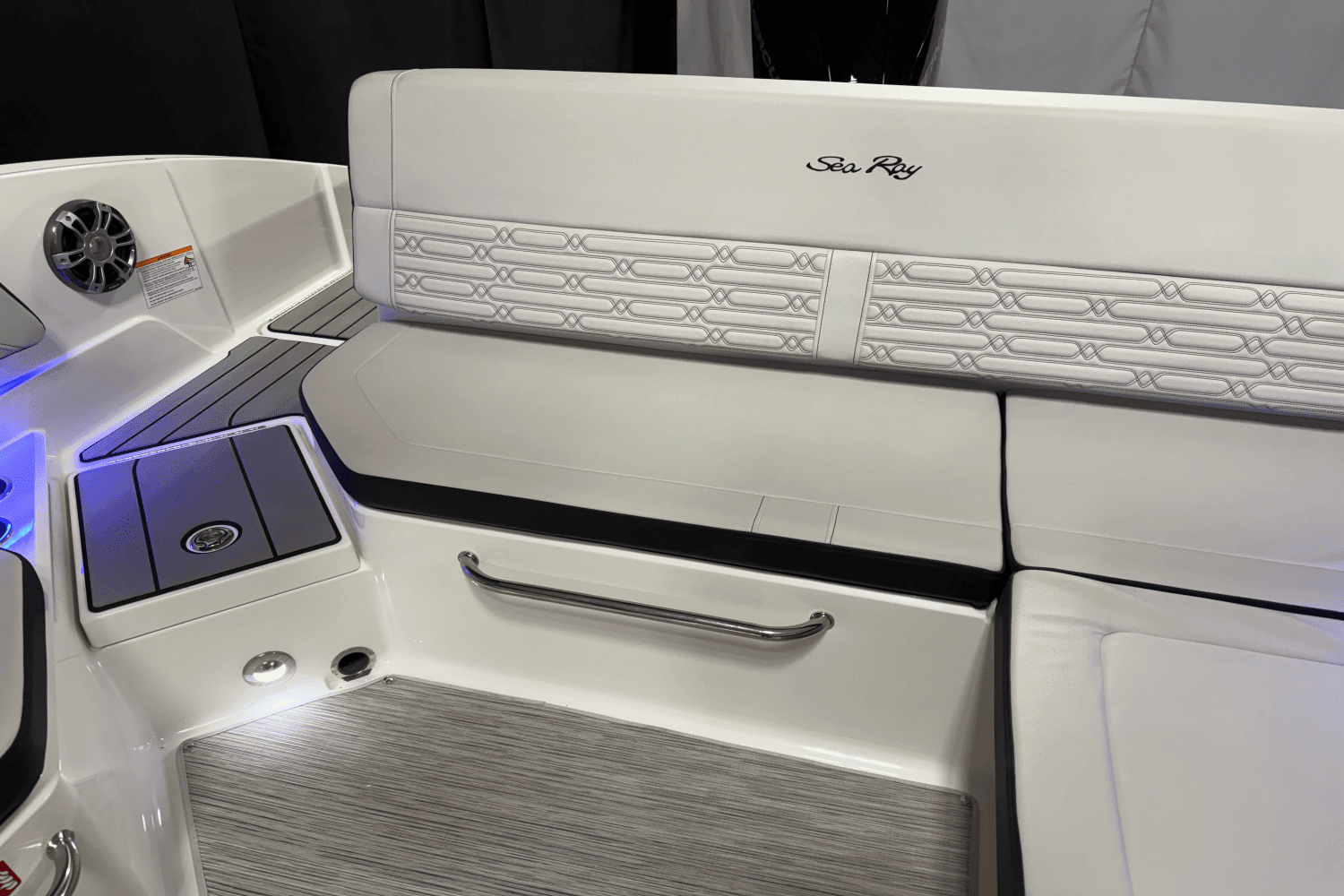 2025 Sea Ray SPX 210 Outboard Image Thumbnail #42