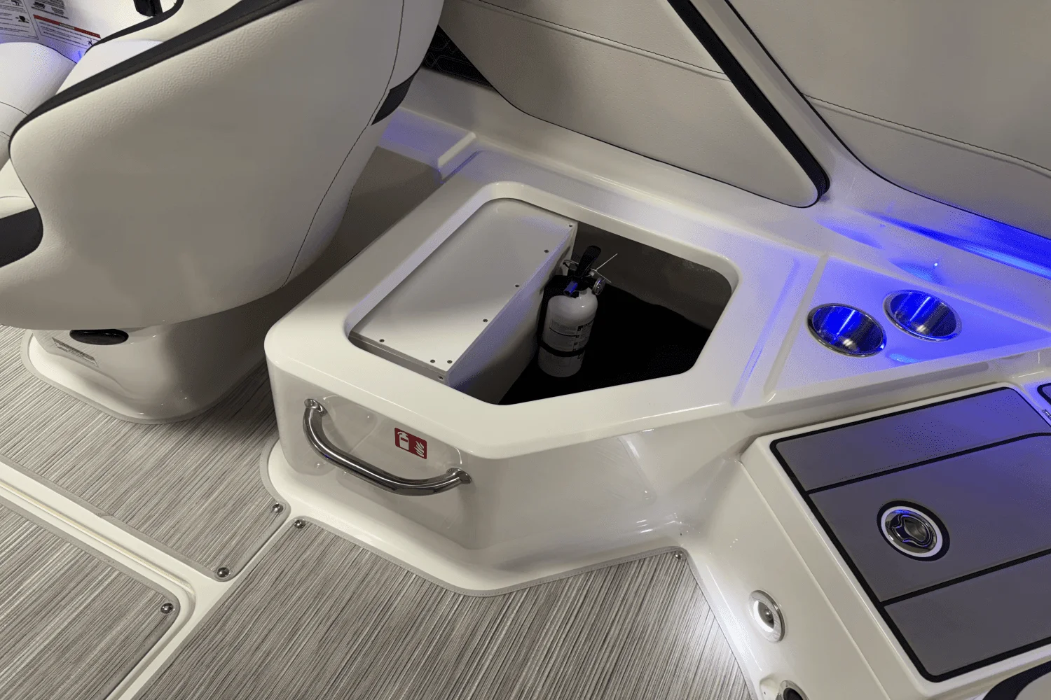 2025 Sea Ray SPX 210 Outboard Image Thumbnail #35