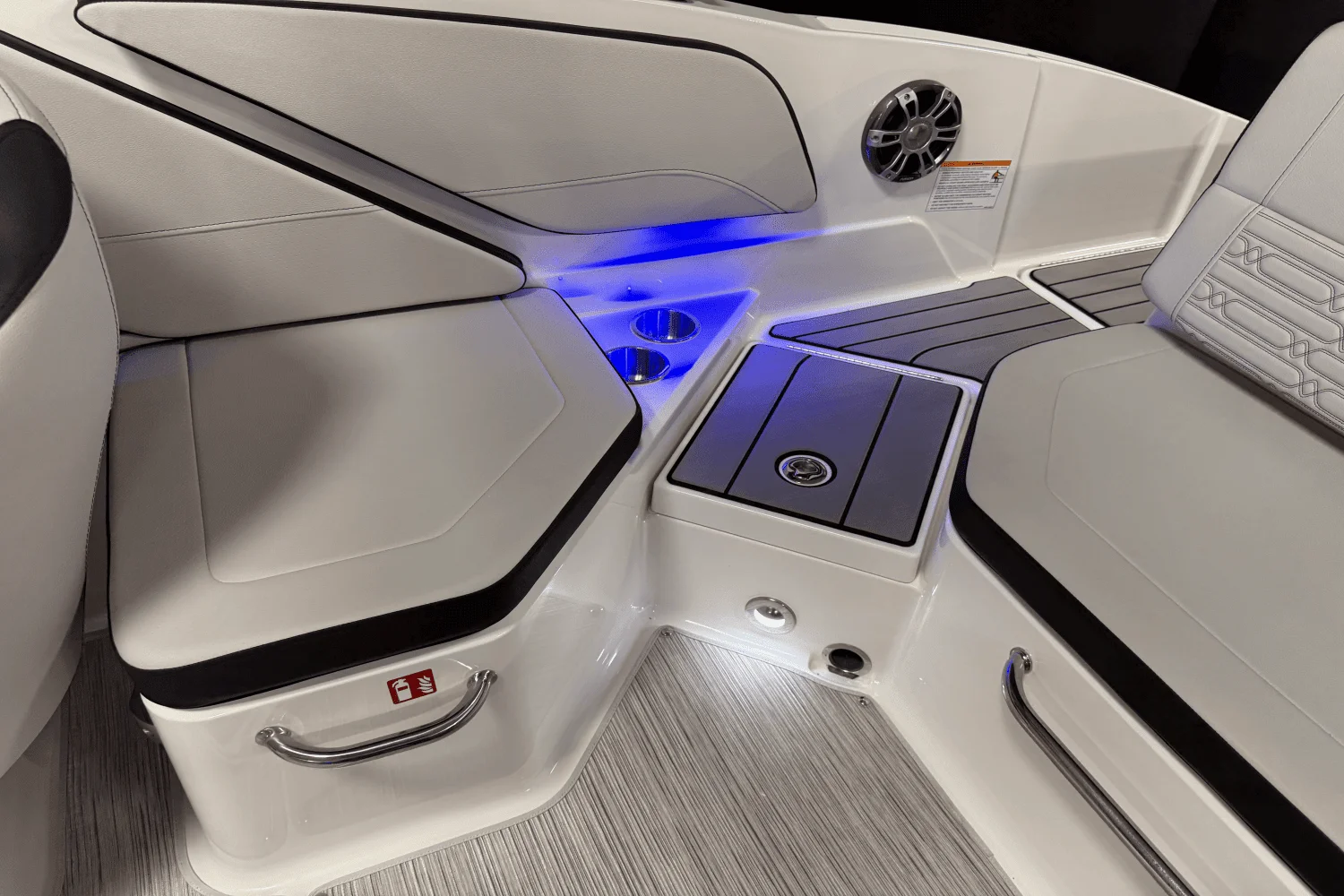 2025 Sea Ray SPX 210 Outboard Image Thumbnail #31