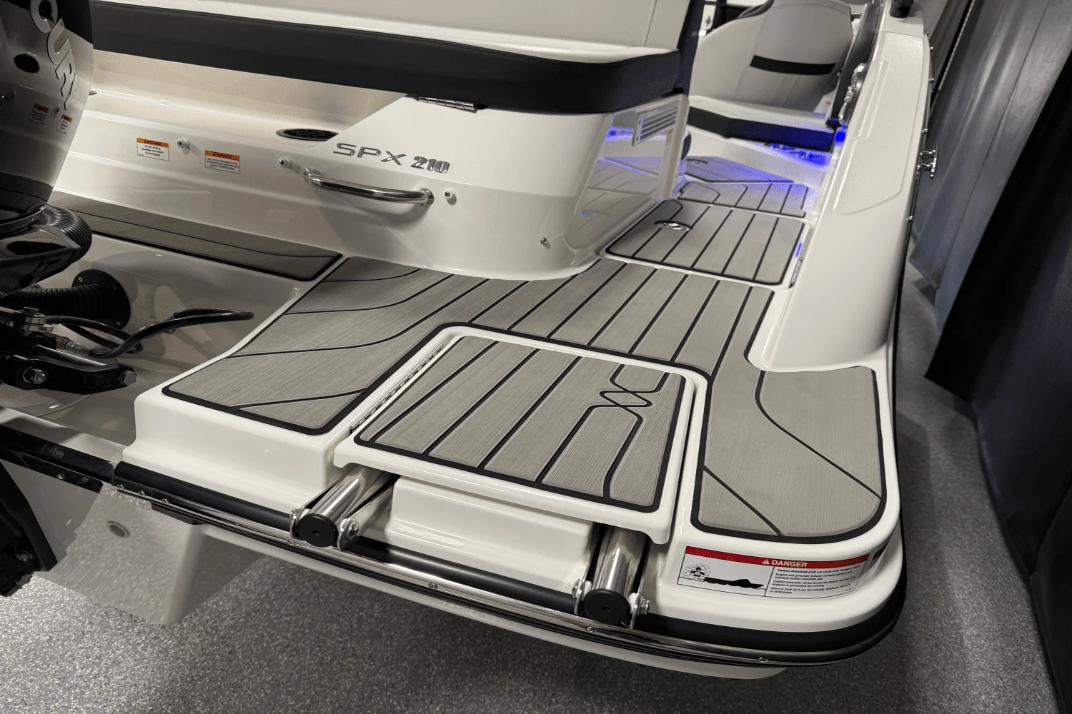 2025 Sea Ray SPX 210 Outboard Image Thumbnail #21