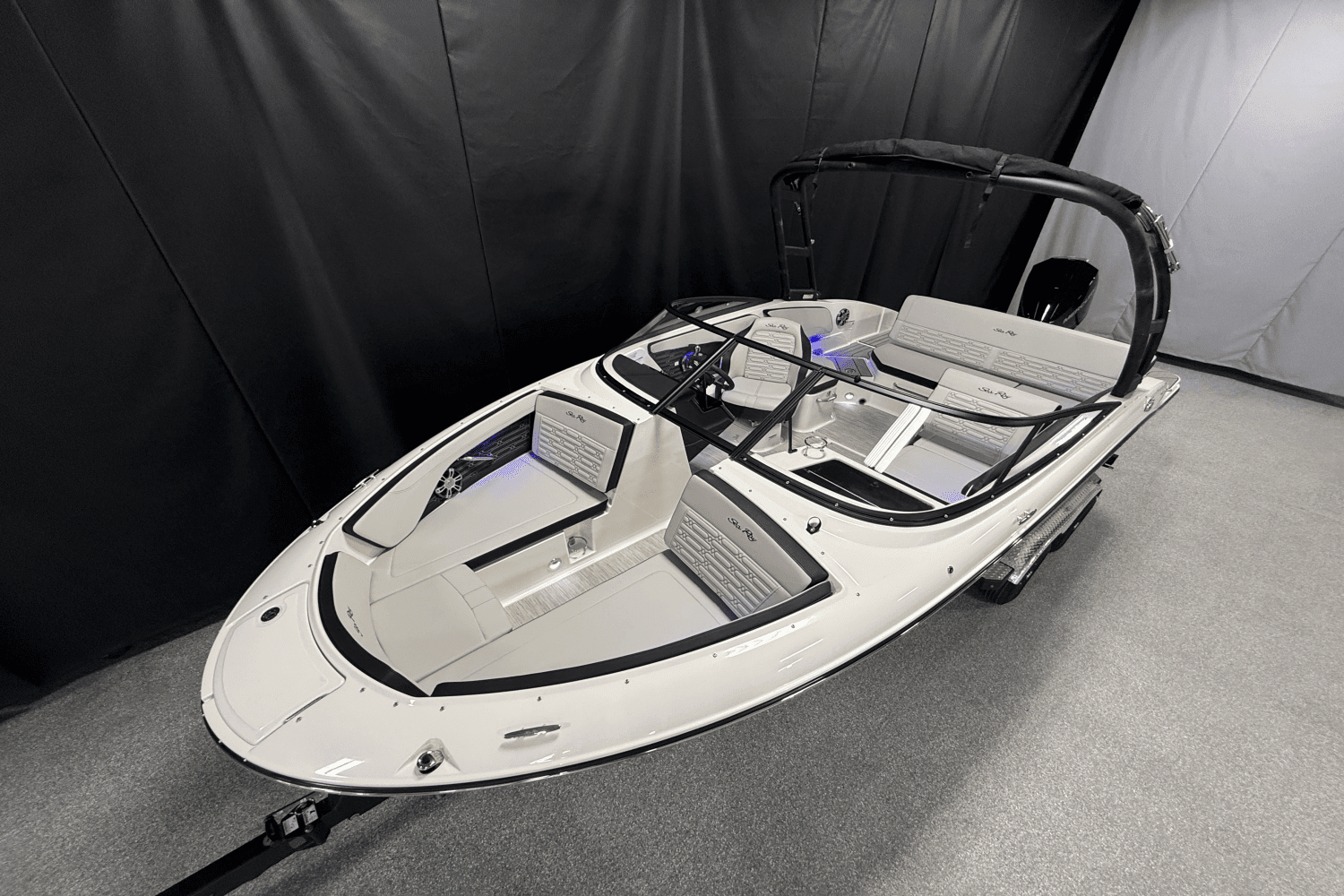 2025 Sea Ray SPX 210 Outboard Image Thumbnail #5