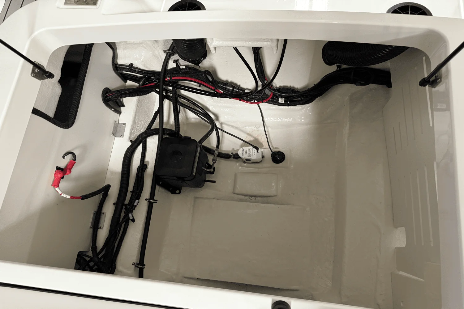 2025 Sea Ray SPX 210 Outboard Image Thumbnail #40