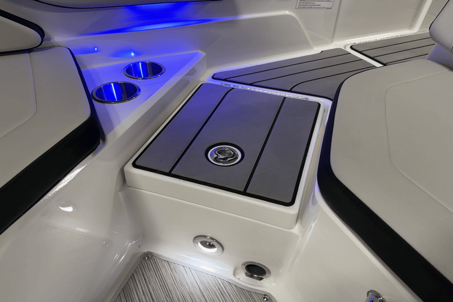 2025 Sea Ray SPX 210 Outboard Image Thumbnail #32