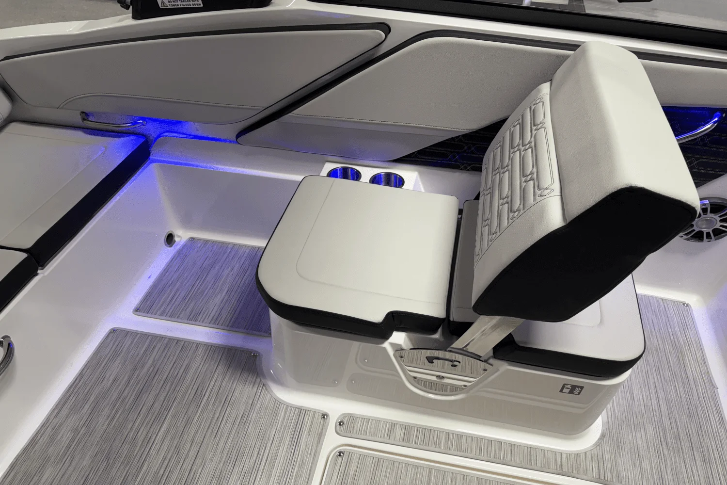 2025 Sea Ray SPX 210 Outboard Image Thumbnail #47