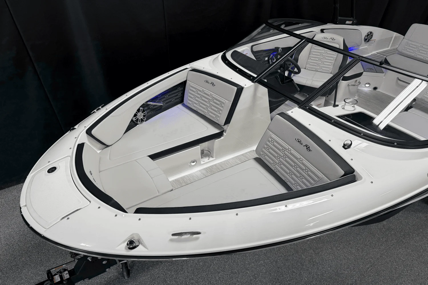 2025 Sea Ray SPX 210 Outboard Image Thumbnail #4