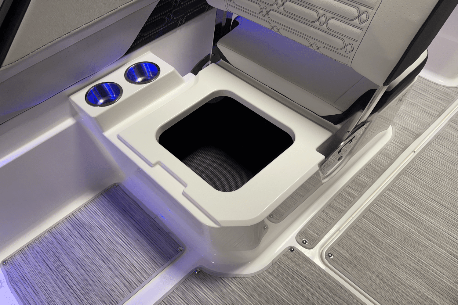 2025 Sea Ray SPX 210 Outboard Image Thumbnail #48