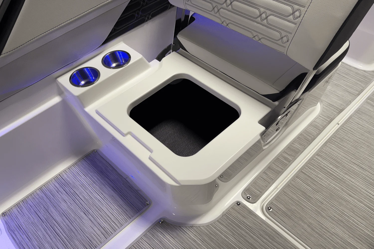 2025 Sea Ray SPX 210 Outboard Image Thumbnail #48