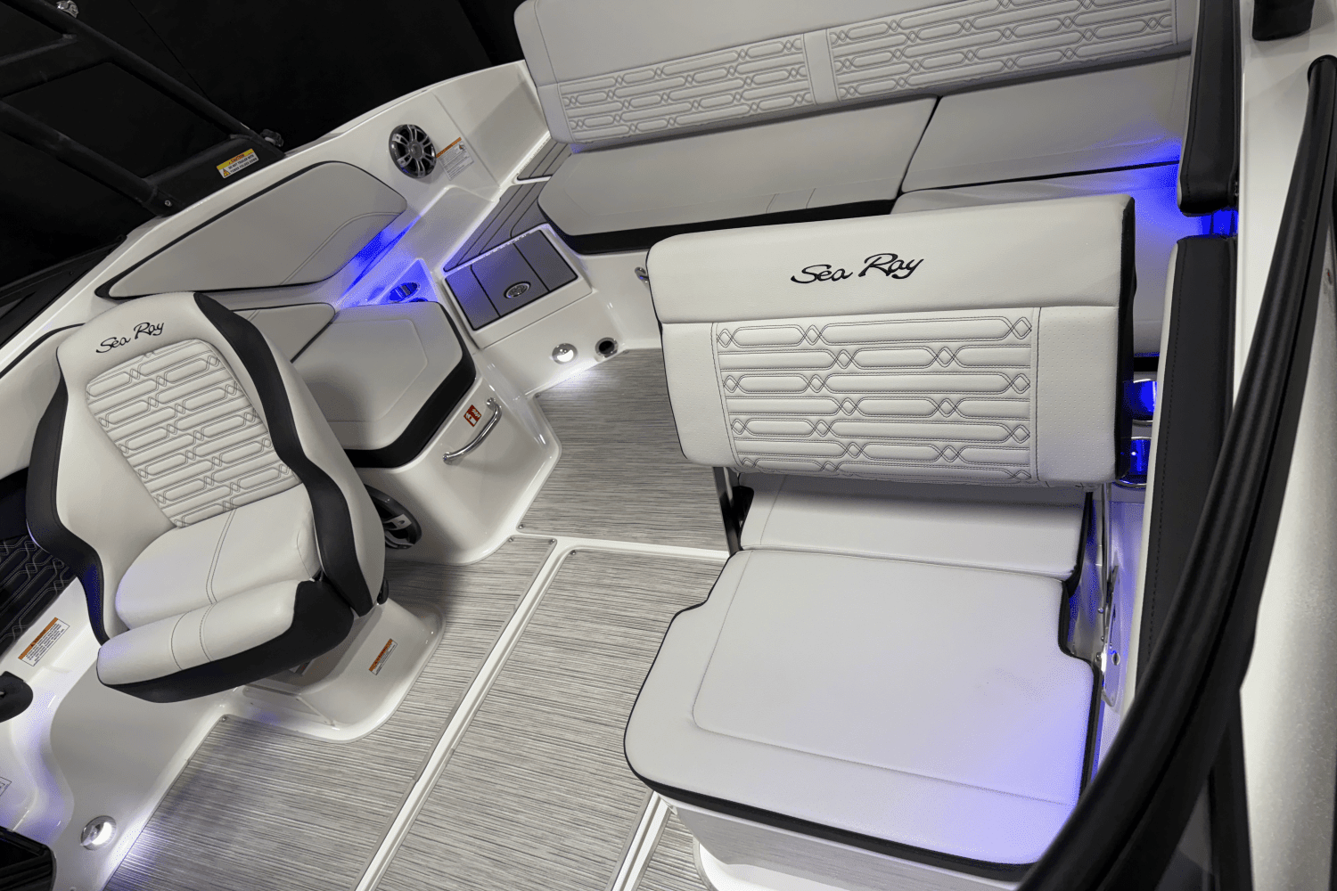 2025 Sea Ray SPX 210 Outboard Image Thumbnail #13