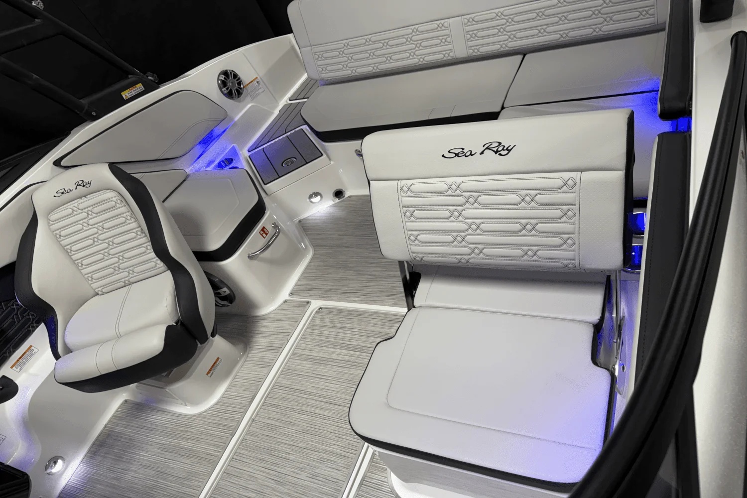 2025 Sea Ray SPX 210 Outboard Image Thumbnail #13