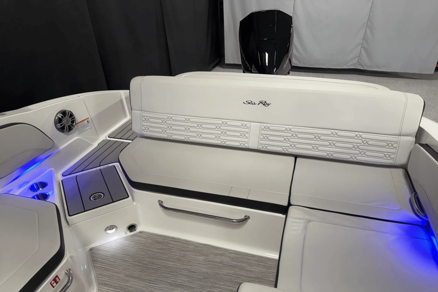 2025 Sea Ray SPX 210 Outboard Image Thumbnail #38