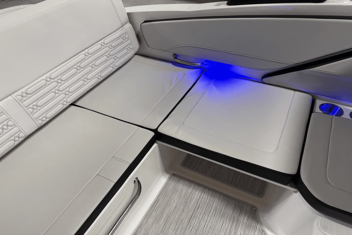 2025 Sea Ray SPX 210 Outboard Image Thumbnail #44