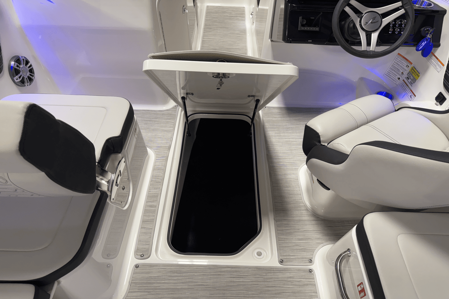 2025 Sea Ray SPX 210 Outboard Image Thumbnail #59